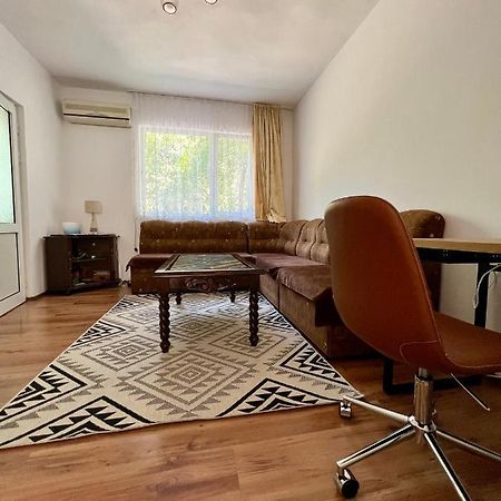 Compact City Center Apartment Kŭrdzhali Exterior foto