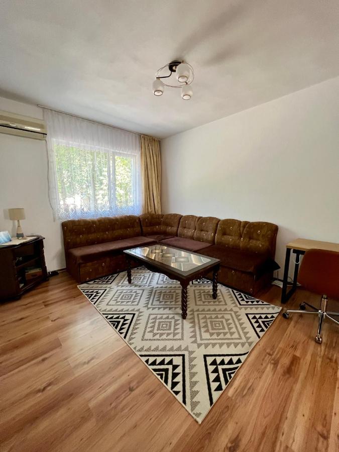 Compact City Center Apartment Kŭrdzhali Exterior foto