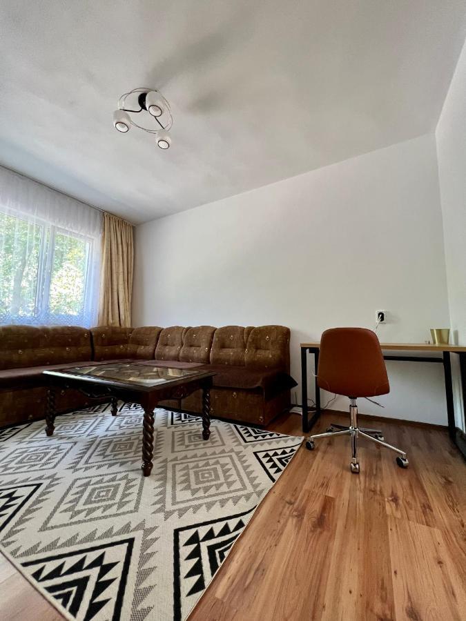Compact City Center Apartment Kŭrdzhali Exterior foto